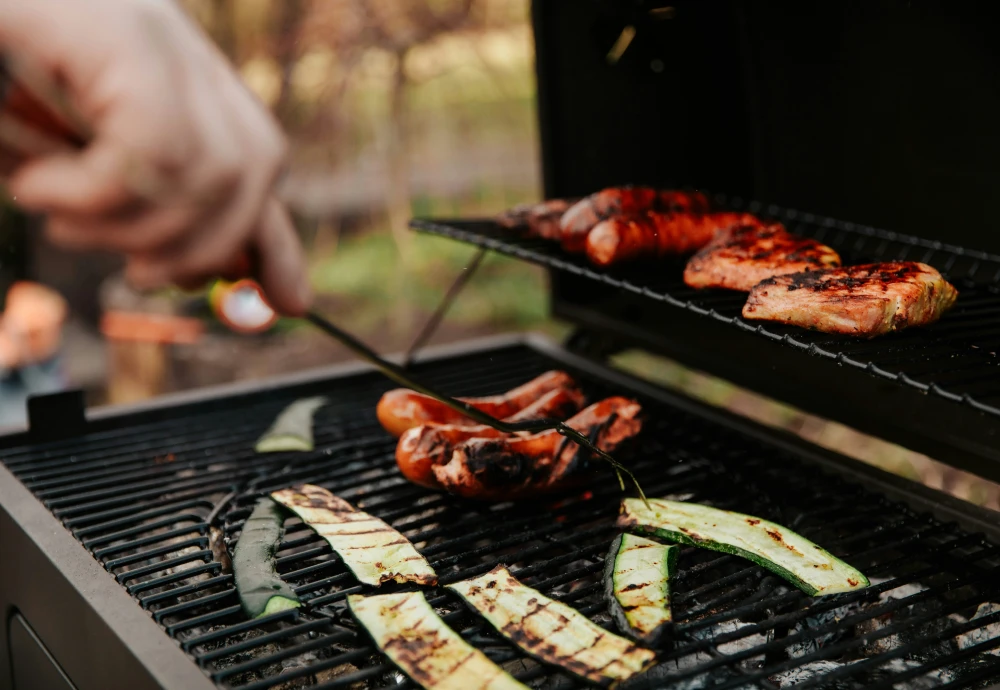 how does wood pellet grill work
